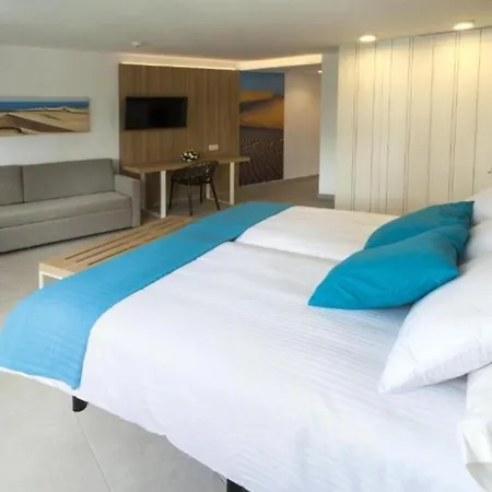 Appartement Deluxe Pool View/half Board, 400m From