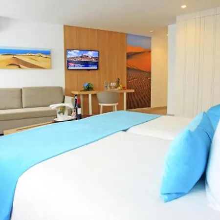 Deluxe Pool View/half Board, 400m From Appartement
